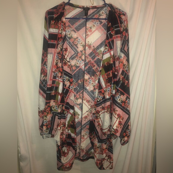 M size cardigan, floral graphic print, lightweight, “ bat wing “ sleeves, EUC - Picture 2 of 5